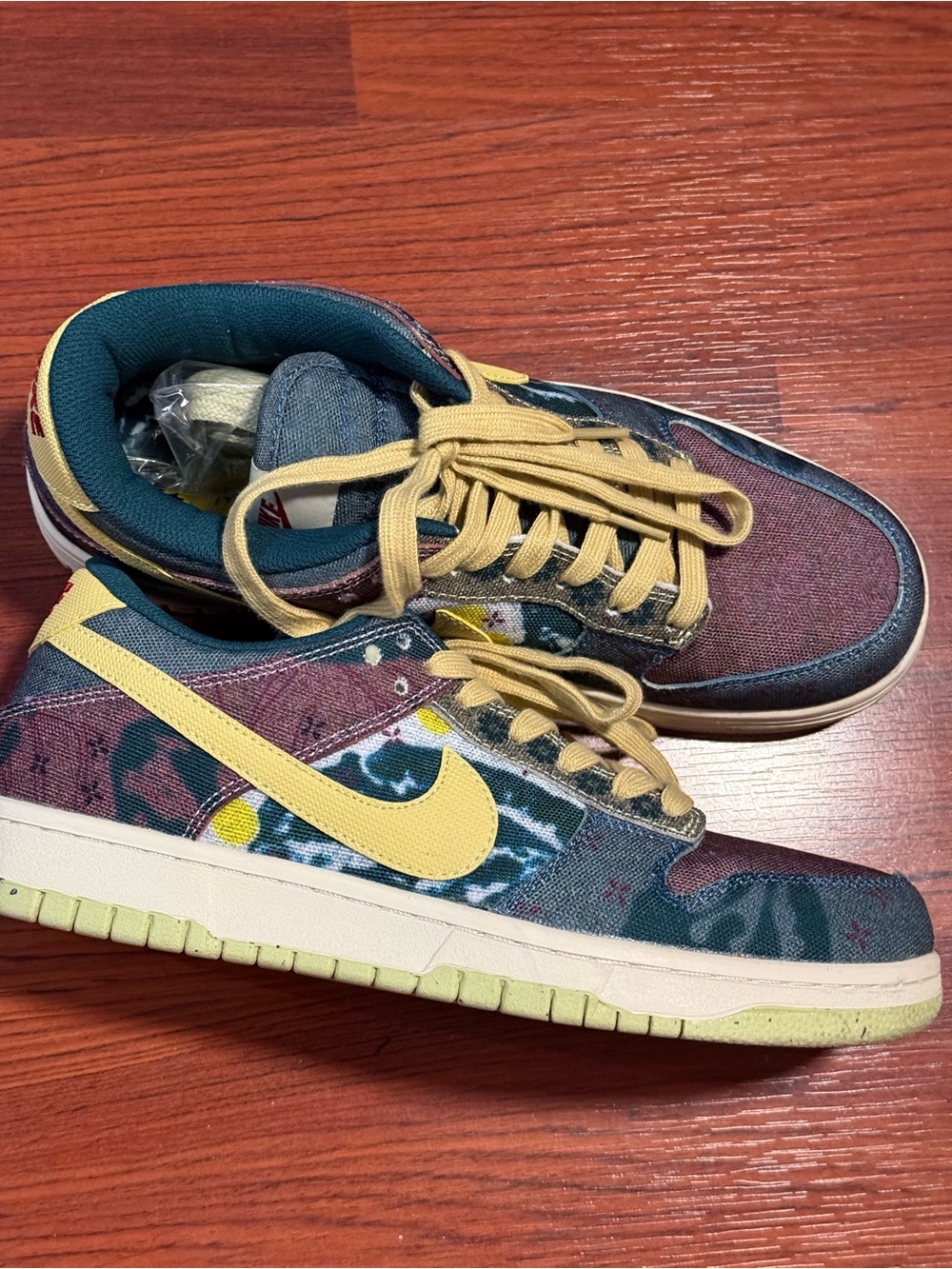 Nike Multicolor Low-Top Sneakers with Yellow Swoosh